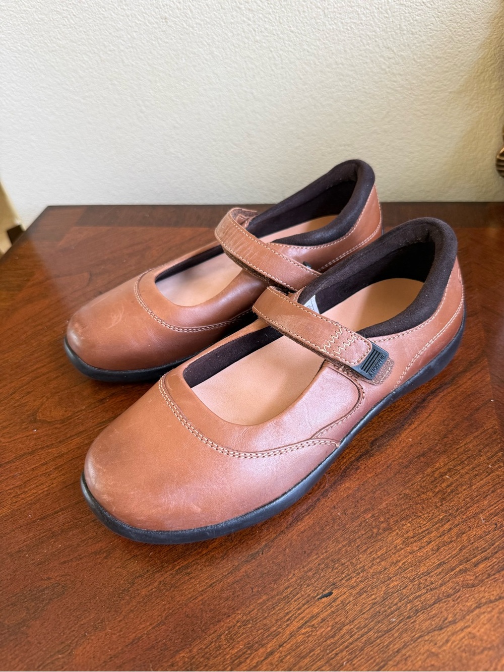 Anodyne saddle color leather  diabetic shoes